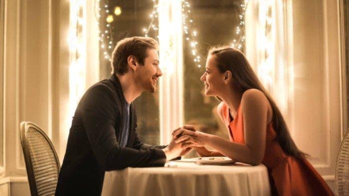 Empat Zodiak Ini Bisa Bikin Hubungan Jadi Romantis