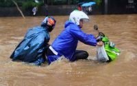 Tips Agar Sepeda Motor Tidak Mogok Saat Melewati Banjir