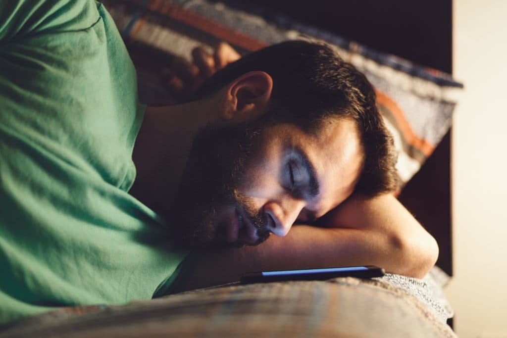 bahaya tidur dekat handphone