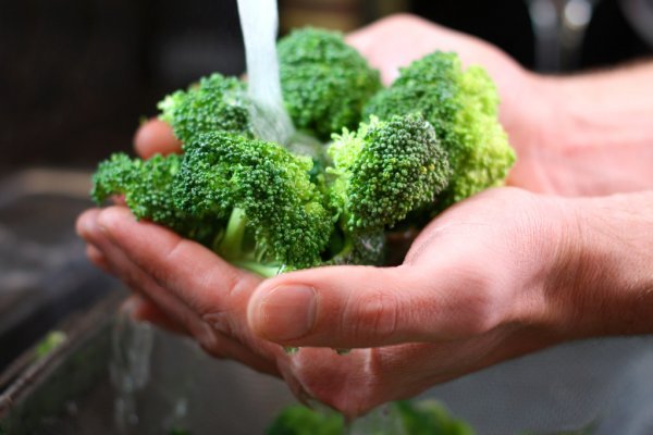 cara membersihkan sayur brokoli